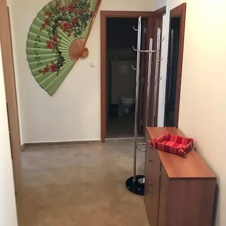 Amazing 2 Bedroom Next To The Apartmán *