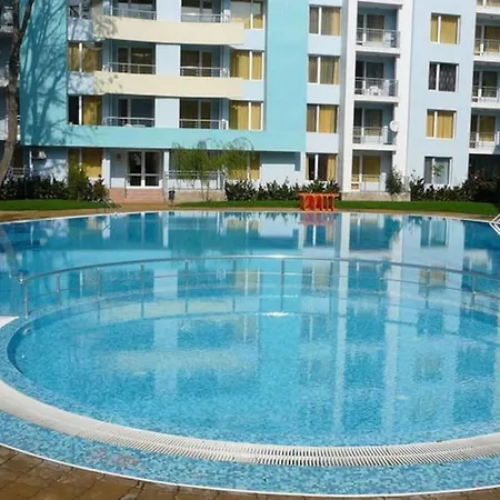 Amazing 2 Bedroom Next To The Apartmán *